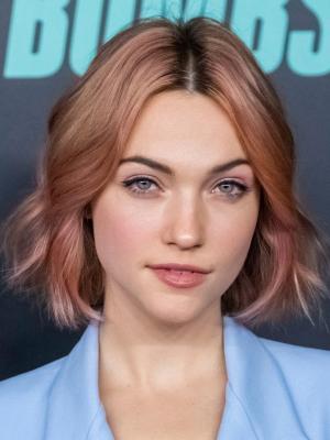 Violett Beane