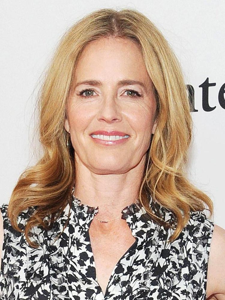 Photo of Elisabeth Shue