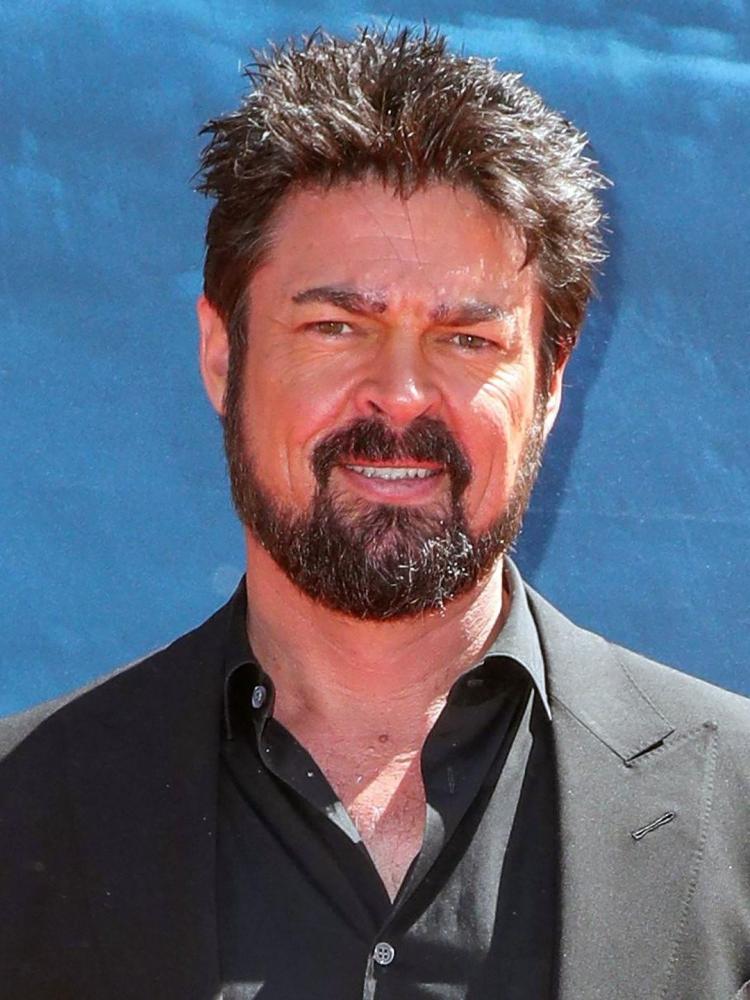 Photo of Karl Urban
