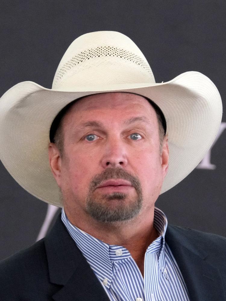 Photo of Garth Brooks
