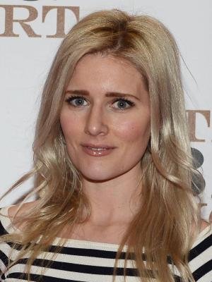 Amy De Bhrún