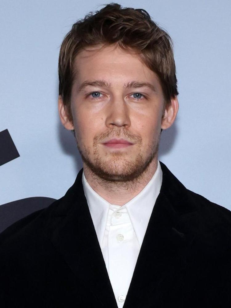 Photo of Joe Alwyn