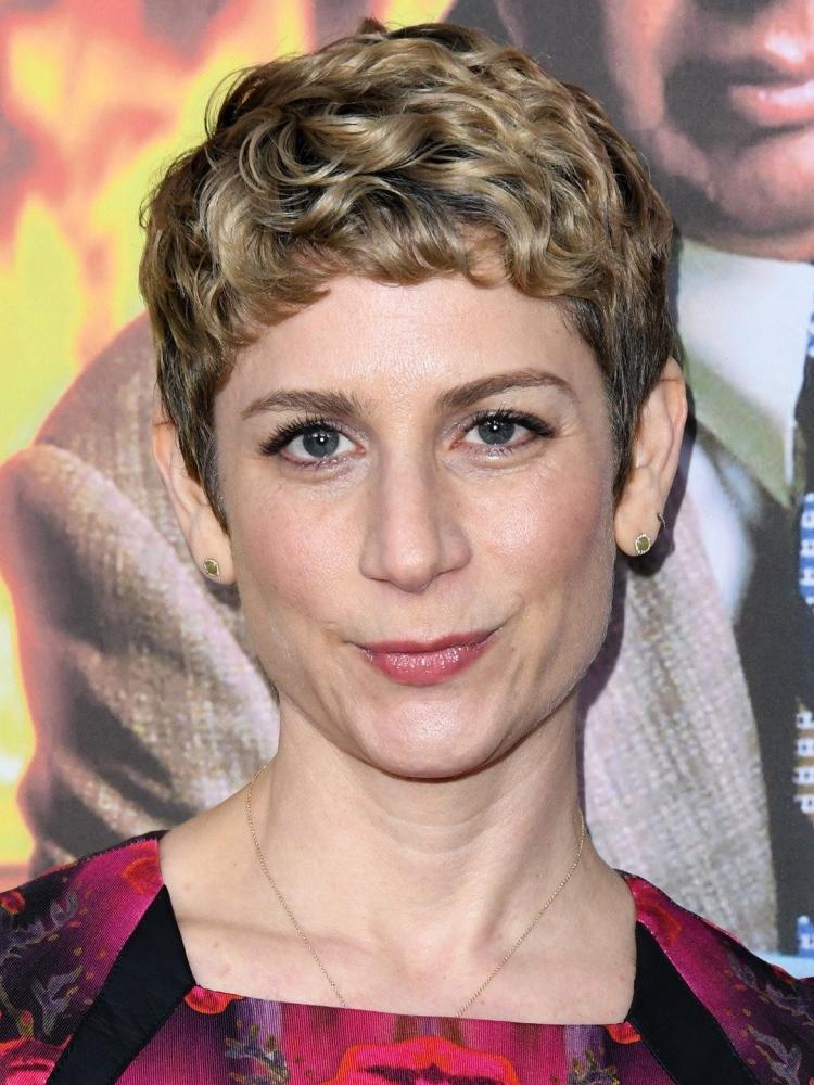 Photo of Sara Bernstein