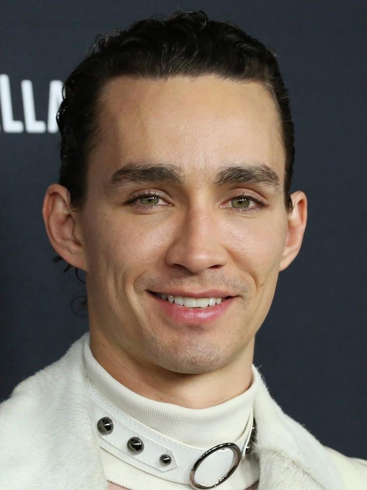 Photo of Robert Sheehan