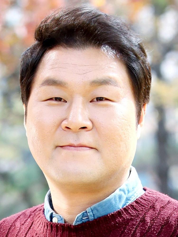 Photo of Yoon Kyung-ho