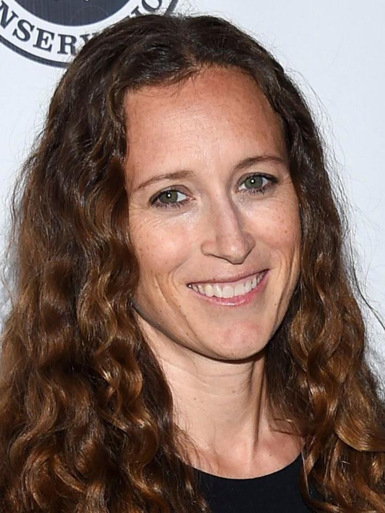 Photo of Shauna Robertson