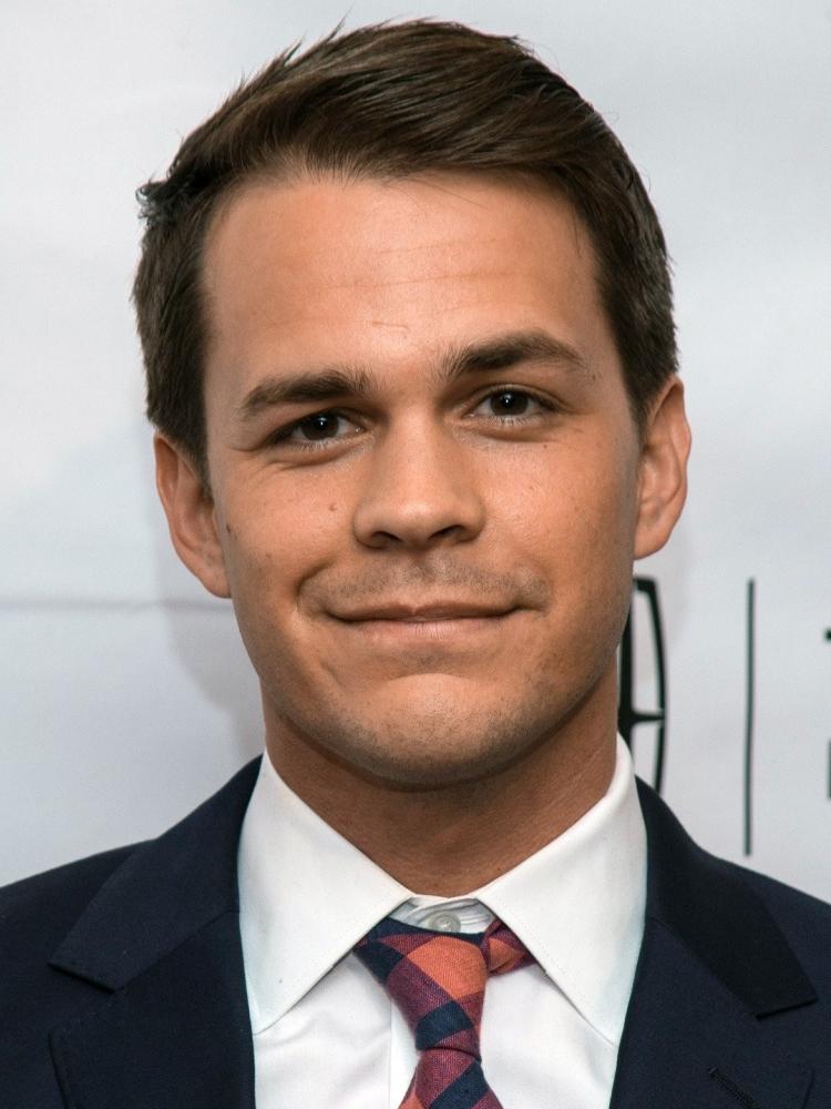 Photo of Johnny Simmons