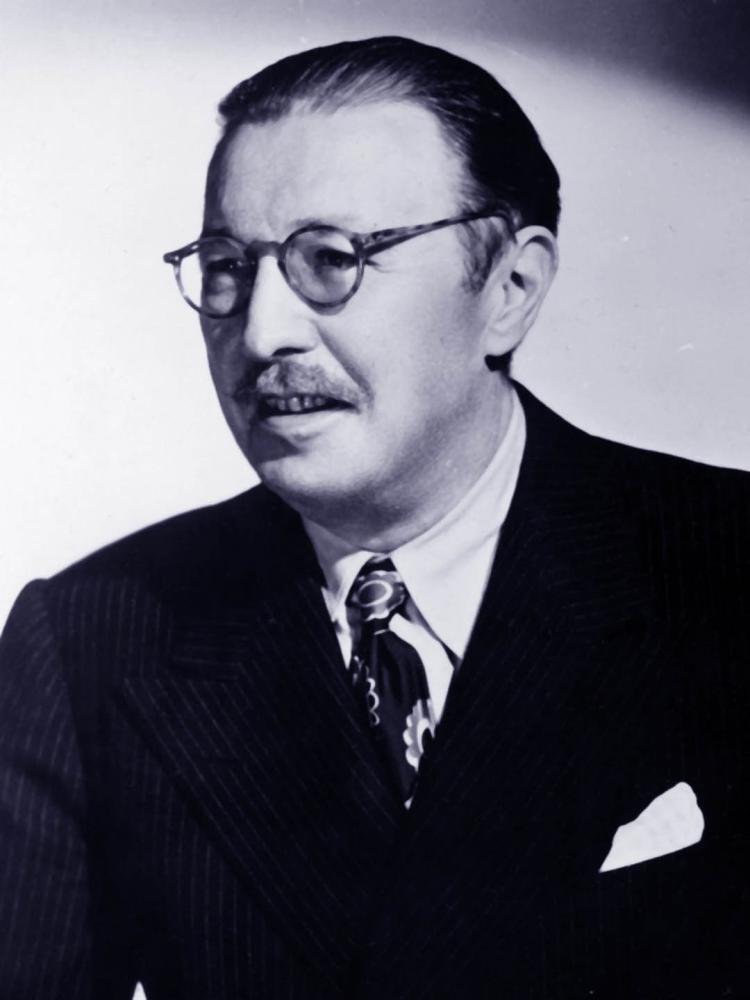 Photo of Howard Lindsay