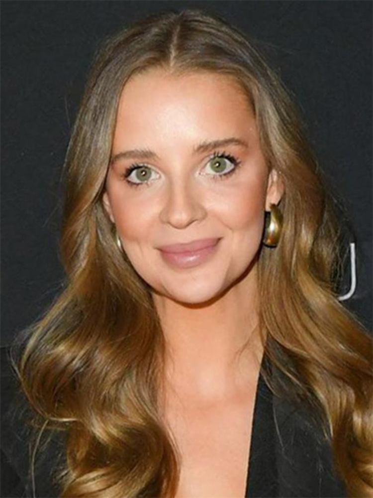 Photo of Samantha Helt