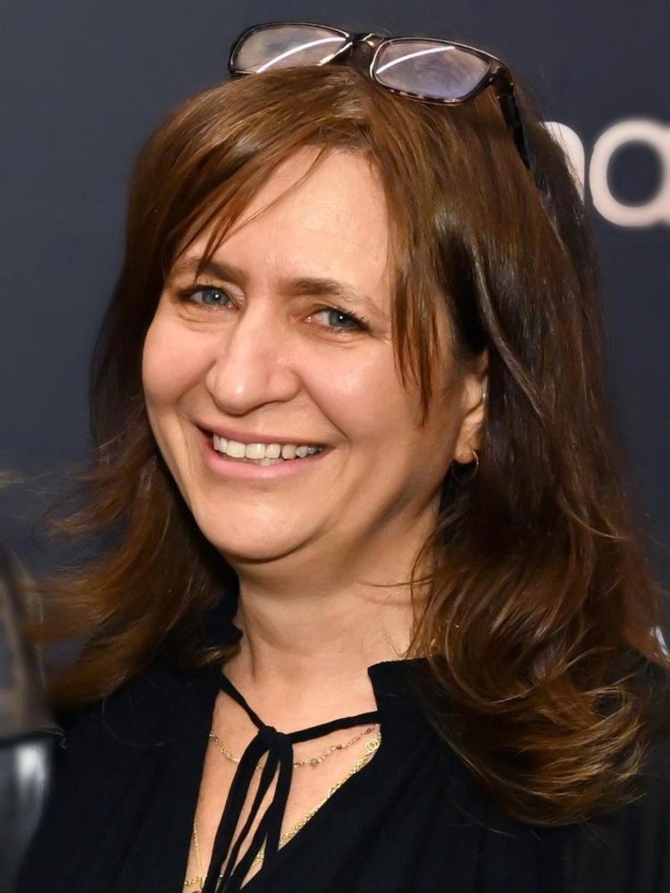 Photo of Lisa Heller