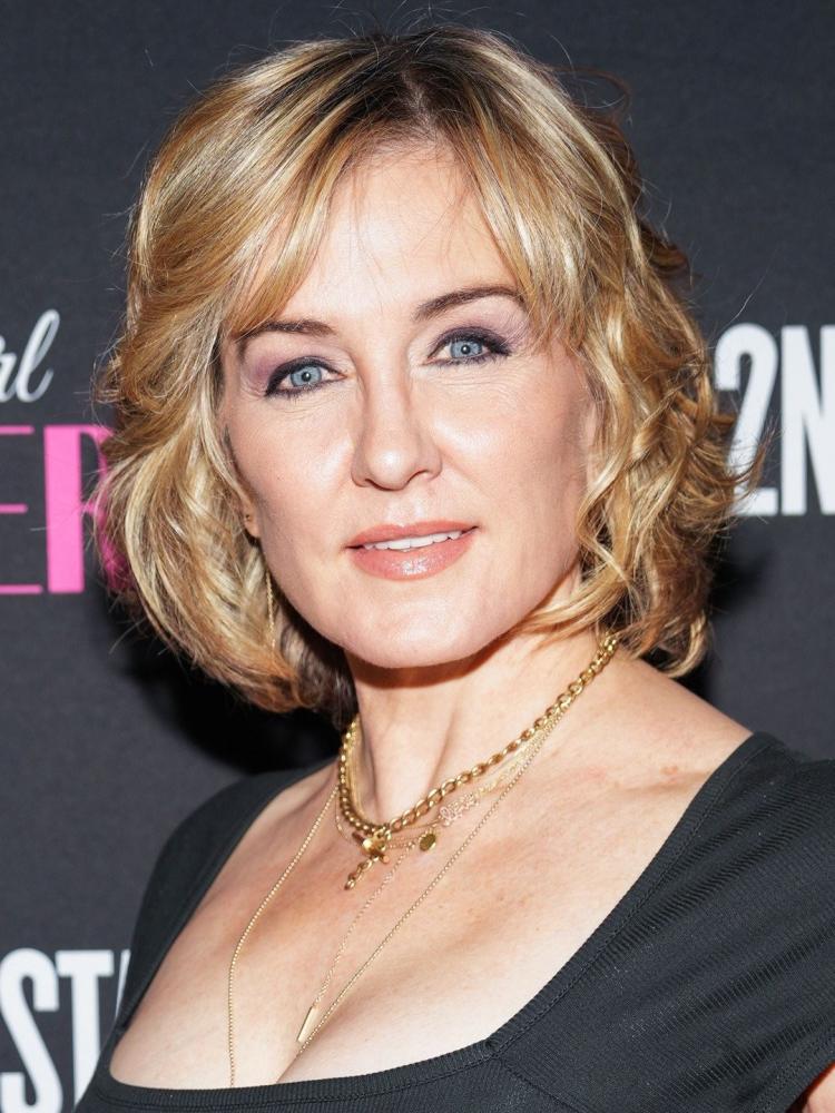 Photo of Amy Carlson