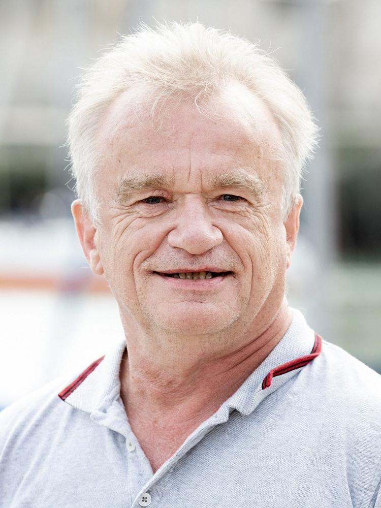 Photo of Dominique Pinon