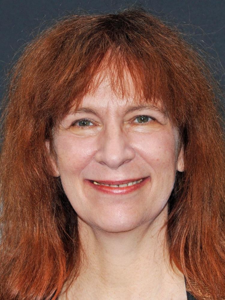 Photo of Amanda Plummer