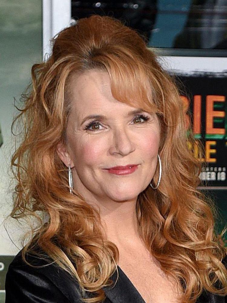 Photo of Lea Thompson