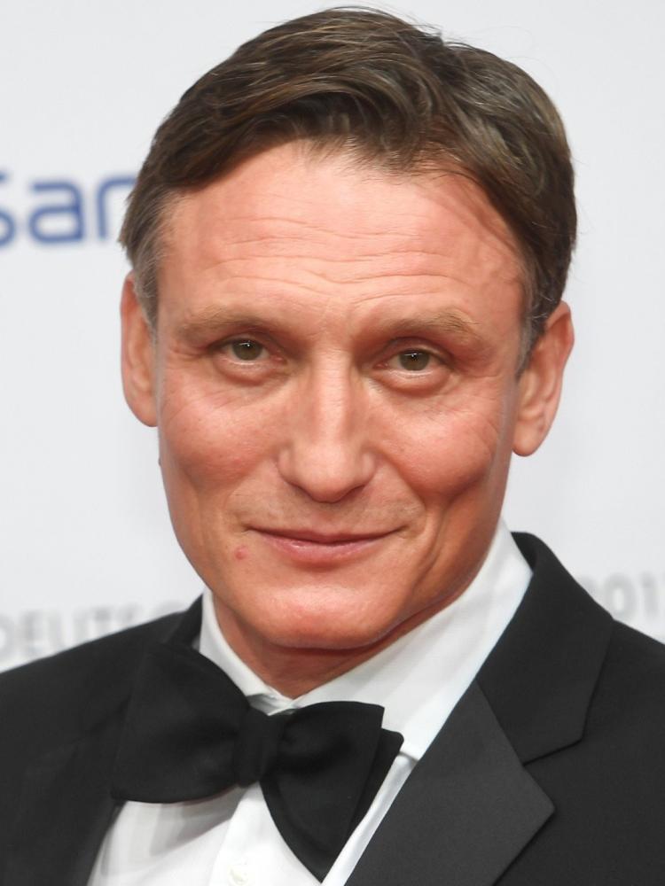 Photo of Oliver Masucci