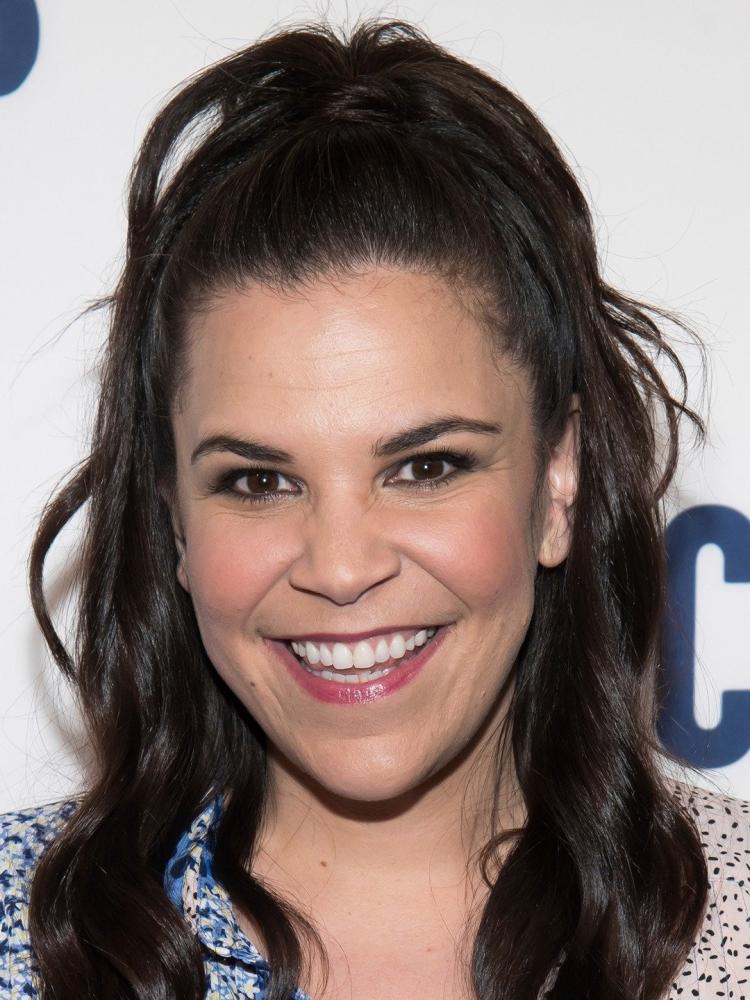 Photo of Lindsay Mendez