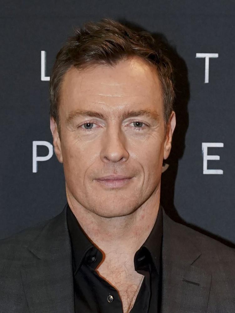 Photo of Toby Stephens