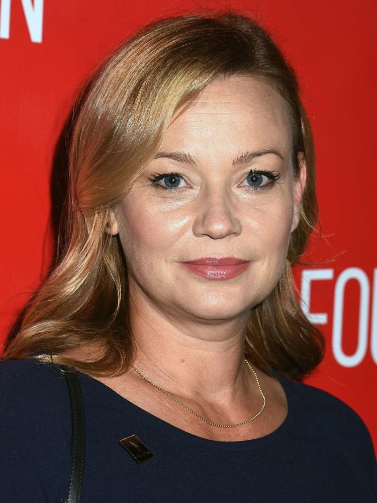 Photo of Samantha Mathis