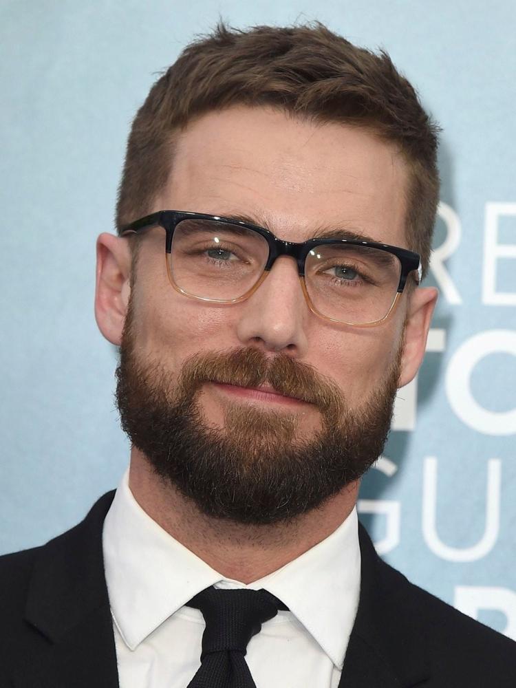 Photo of Dustin Milligan