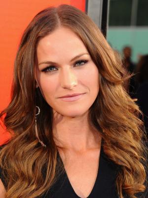 Kelly Overton