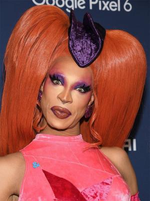 Yvie Oddly