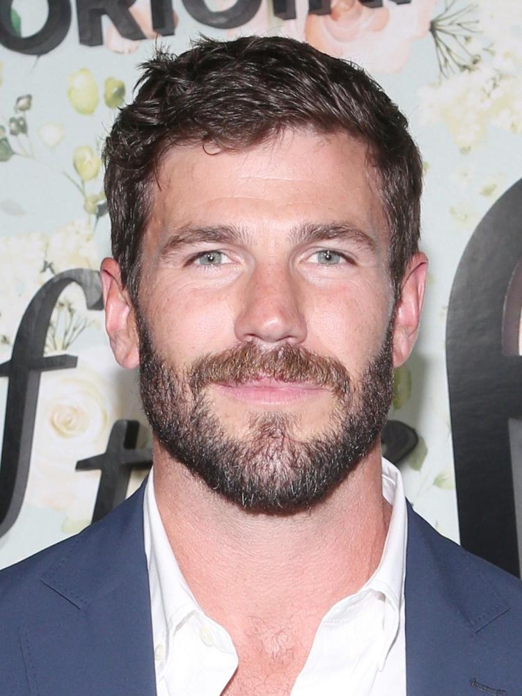 Photo of Austin Stowell