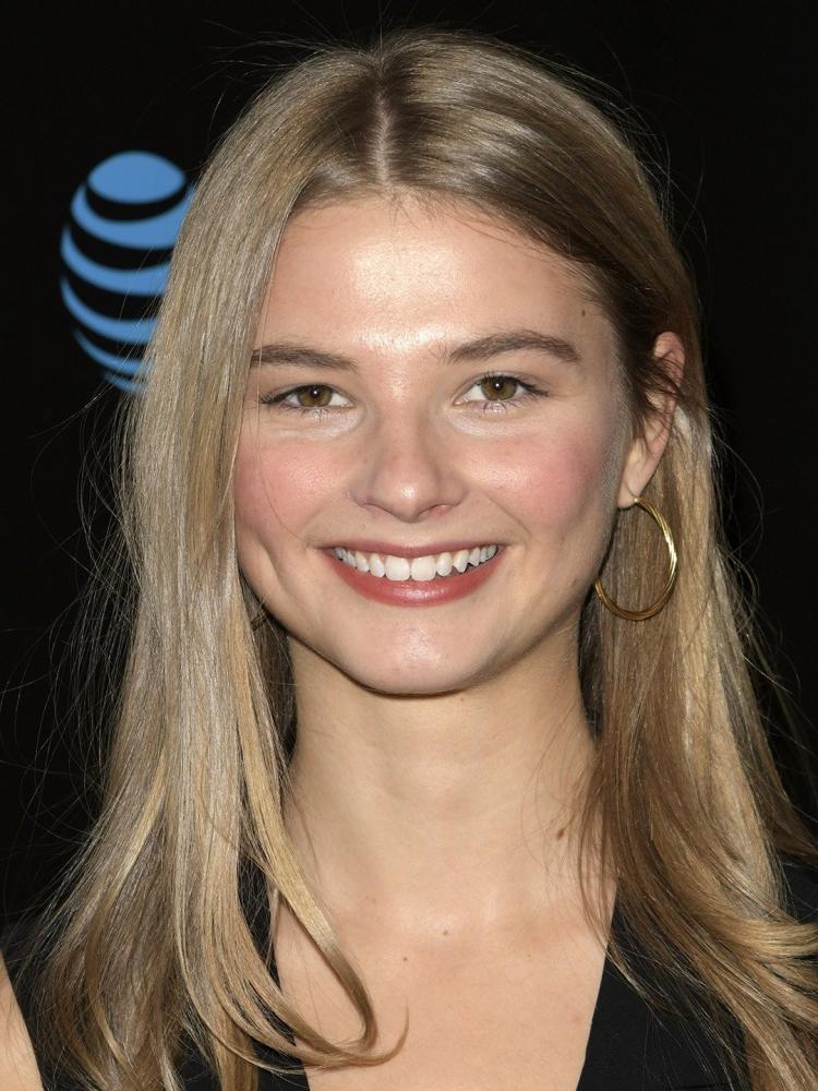 Photo of Stefanie Scott