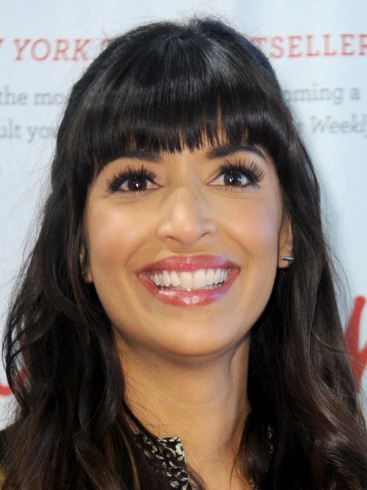 Photo of Hannah Simone