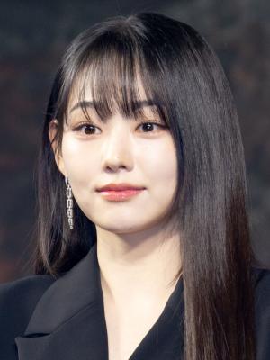 Kang Mi-na