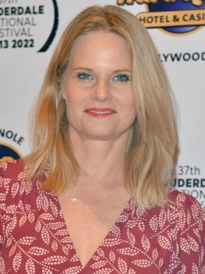 Joelle Carter