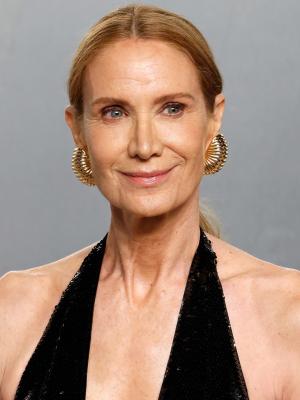 Kelly Lynch