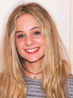Lizzy DeClement